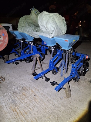 Prasitoare   Cultivator cu fertilizare - imagine 5