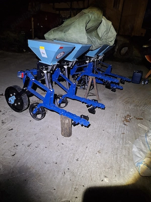 Prasitoare   Cultivator cu fertilizare - imagine 2