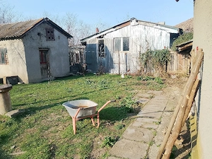 Casa de vanzare bătrânească la sat județul Călăraș oraș Budești localitatea Aprozi - imagine 4