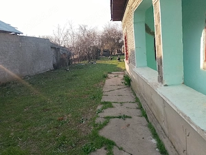 Casa de vanzare bătrânească la sat județul Călăraș oraș Budești localitatea Aprozi - imagine 3