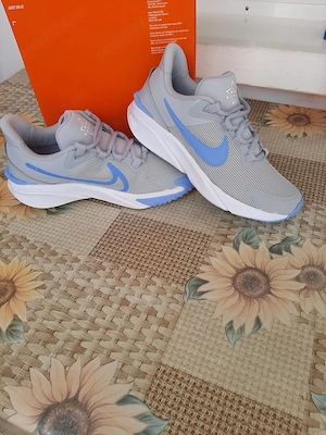 Adidași Nike Star RUNNAR 