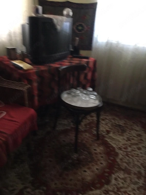 Casa taraneasca si curte - imagine 3