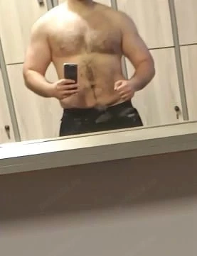 Barbat tanar ofer placere