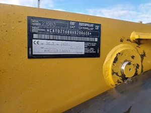 Vand mini incarcator CATERPILLAR model 216B3 - imagine 3