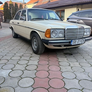 Mercedes Benz 230E