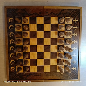 Set de sah din lemn cu figurine personaliyate