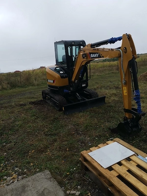 Ofer servicii de săpături fundații case, garduri, terasări. 