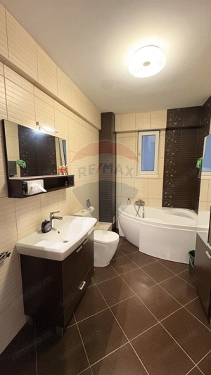 Apartament cu design clasic din lemn masiv – eleganță autentică - imagine 19