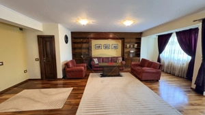 Apartament cu design clasic din lemn masiv – eleganță autentică - imagine 2