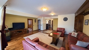 Apartament cu design clasic din lemn masiv – eleganță autentică - imagine 5