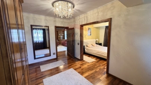 Apartament cu design clasic din lemn masiv – eleganță autentică - imagine 15