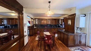 Apartament cu design clasic din lemn masiv – eleganță autentică - imagine 12