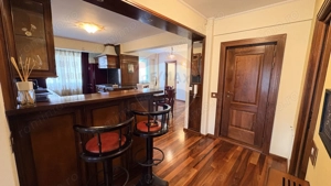 Apartament cu design clasic din lemn masiv – eleganță autentică - imagine 14