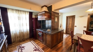 Apartament cu design clasic din lemn masiv – eleganță autentică - imagine 10