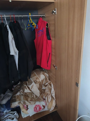 Dulap haine in stare foarte buna 