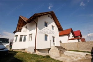 Casa spatioasa cu etaj si curte  #238;n Ghimbav - imagine 2