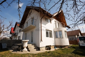 Casa spatioasa cu etaj si curte  #238;n Ghimbav