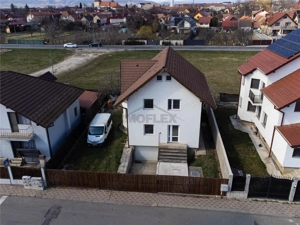 Casa spatioasa cu etaj si curte  #238;n Ghimbav - imagine 4