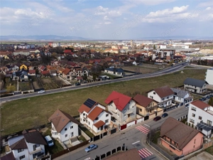 Casa spatioasa cu etaj si curte  #238;n Ghimbav - imagine 6