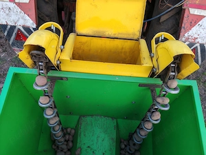 Vând mașină plantat cartofi pe doua rânduri 