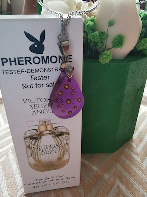 Lantisor cu pandantiv si parfum