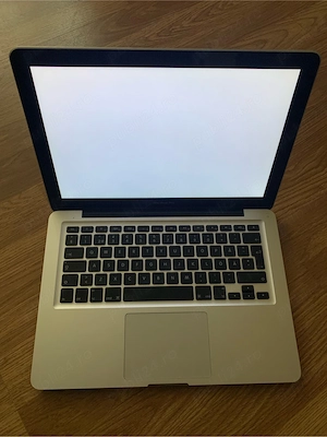 Laptop MacBook Pro intel core i5,Tastatura luminata,Display 13,3 inch,4gb ram ddr3,Laptopul este fun