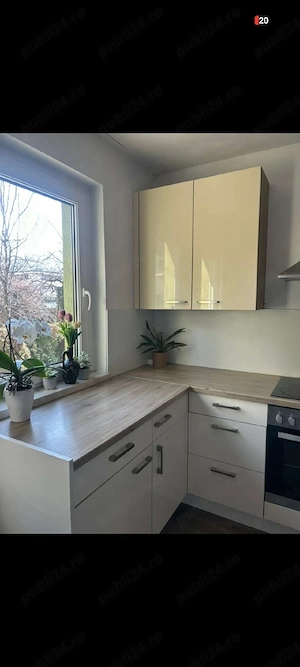 Bucătărie complet utilată lucioasă 