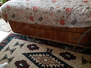 vând pat cu saltea de 160x200cm culoare cires - imagine 3