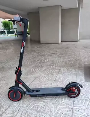 Vand trotinta electrica, 10.5 Ah., max. 30km h, sigilata