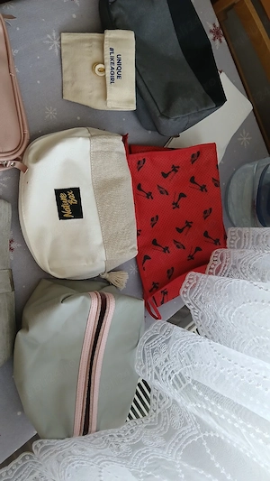 Vand genti port-fard   cosmetice  - imagine 2