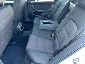 Volkswagen Passat SW 1.6 Diesel 120 CP An 2017 - imagine 6