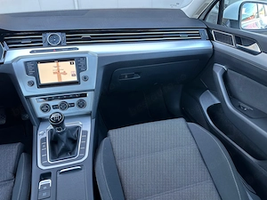 Volkswagen Passat SW 1.6 Diesel 120 CP An 2017 - imagine 15
