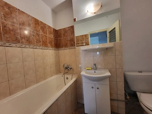 Inchiriez apartament 2 camere decomandat central langa McDonald's - imagine 9