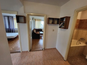 Inchiriez apartament 2 camere decomandat central langa McDonald's - imagine 3