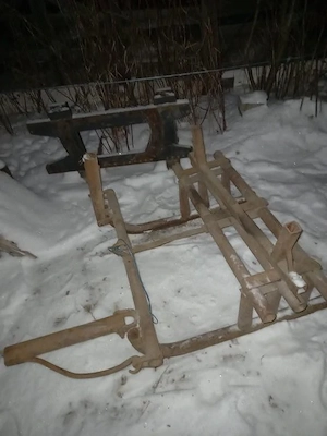 Se vând 2 sănii noi, potrivite pentru tractare cu mașină, tractor sau cal. Dimensiuni: 100 x 90 x 35