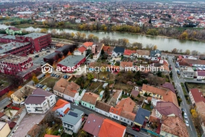 Casă în zonă liniștită, lângă Malul Mureșului cu 750 mp de teren