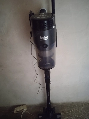 vând aspirator Beko stare foarte bună folosit de trei ori 