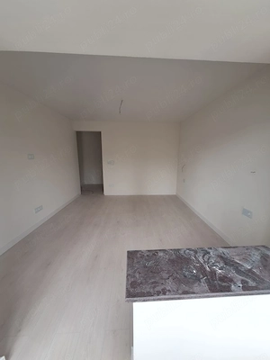 3 camere decomandate  Baia Comunala   etajul 1 - imagine 3