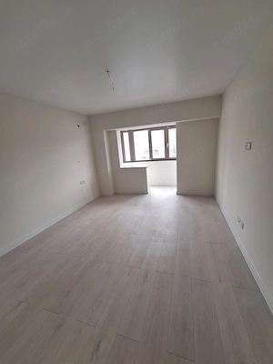 3 camere decomandate  Baia Comunala   etajul 1 - imagine 5