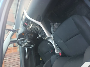 Toyota Auris 2011 - imagine 5