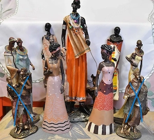 Vand 7 statuete reprezentand personaje africane