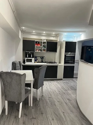 Apartament 2 camere spațios   Zona Gară, Strada Traian, vedere către port 