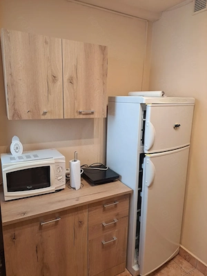 Inchiriez garsoniera in Deva, ultracentrala (langa Primarie), etaj 1, pentru BIROU sau de LOCUIT - imagine 2