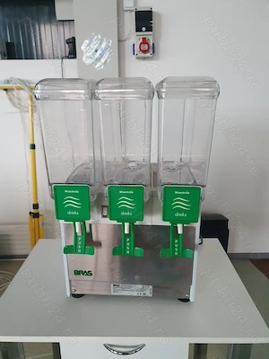 Distribuitor de băuturi cu 3 grupuri 