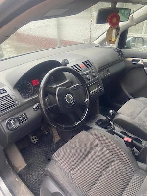 Volkswagen Touran 1.6FSI - imagine 3