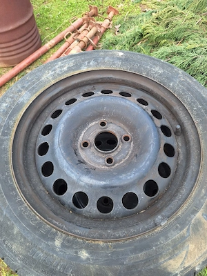 4 genti din otel stare forte buna cauciucurile nu sant bune