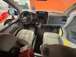 VW T5 Ambulanță echipata complet - imagine 2