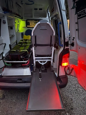 VW T5 Ambulanță echipata complet - imagine 4