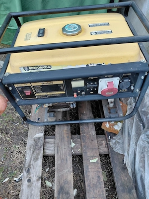 vând  generator de 5 kw   380 220.. pret 2700 lei    - imagine 2