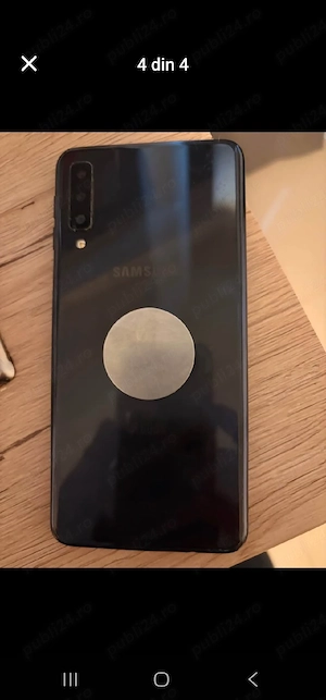 Samsung Galaxy A7 nu are bourne ecran mare baterie mare dual sim perfect funcțional.detalii în priva
